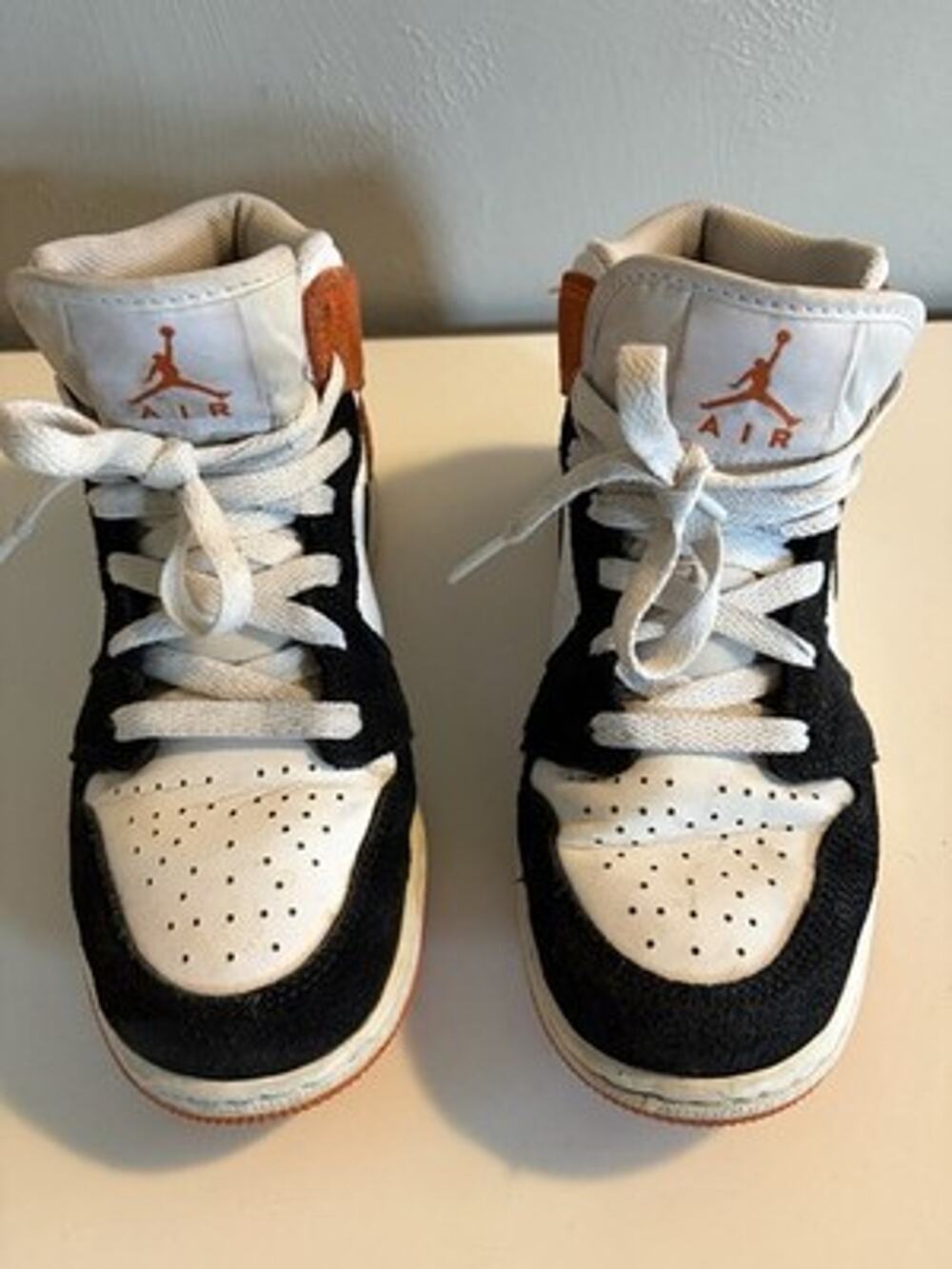 Air Jordan 1 High Top Leather Black/White/Orange Kids 4.5y DQ8390-100 (0301)